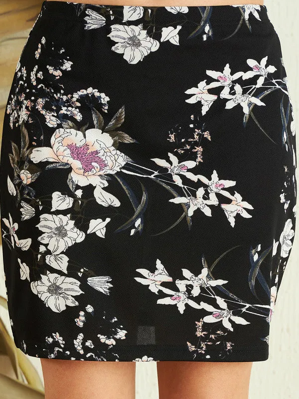 Berrylush Women Black & White Floral Printed High-Rise Waist Slip-On Straight Hem Knitted Bodycon Mini Skirt