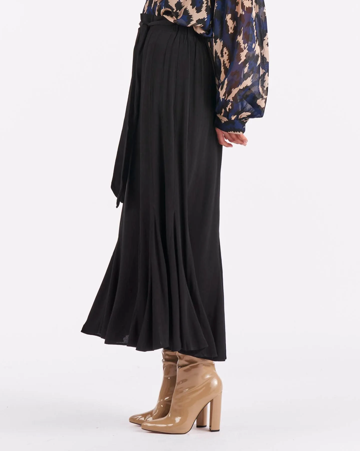 Only Yesterday Skirt (Black)